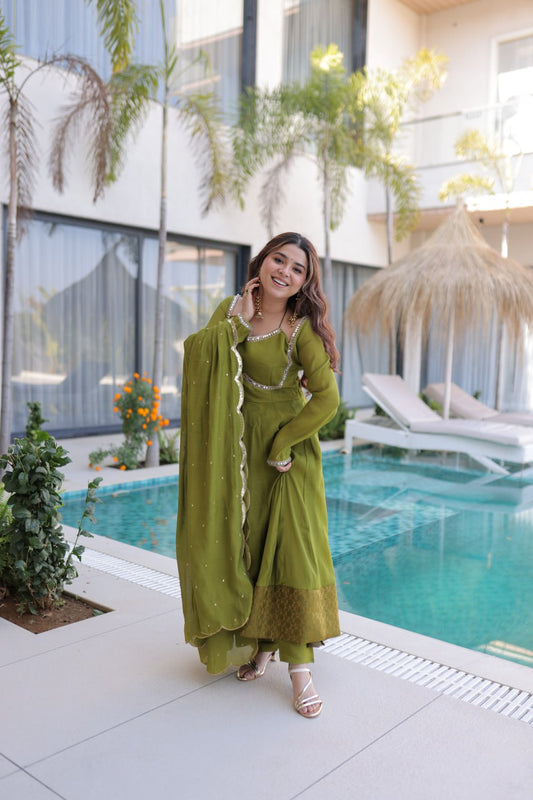 vBeautifull Mul Chanderi Fabric With Mirror Lace Work Kurti Pent