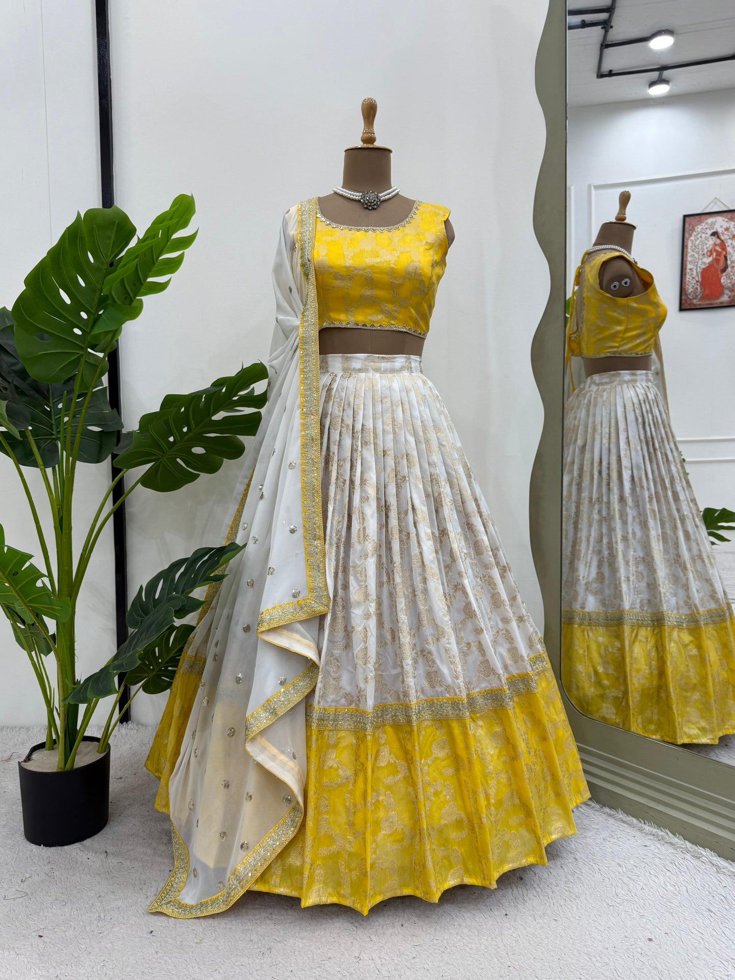 DRESS BAZZAR DESIGNER JACQUARD WEDDING WEAR TRENDY LEHENGA CHOLI