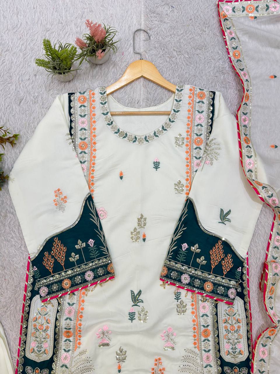 Star Silk Sequence Embroidery Applique Work Top Pent