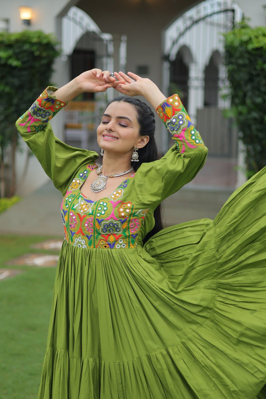 2025 NAVARATRI GOWN KUTCHI GAMTHI WORK WITH 12 METER FLAIR GOWN
