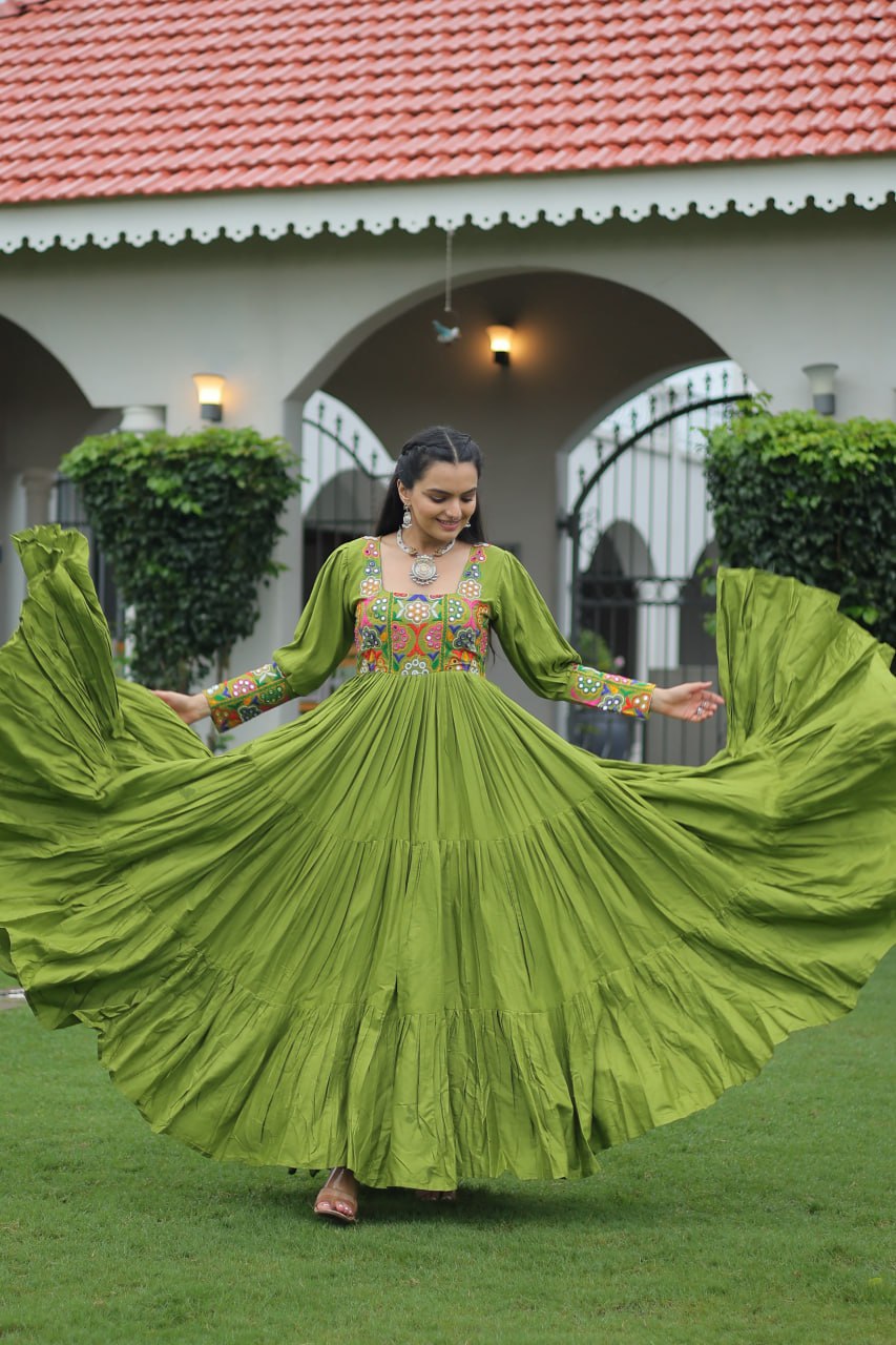 2025 NAVARATRI GOWN KUTCHI GAMTHI WORK WITH 12 METER FLAIR GOWN