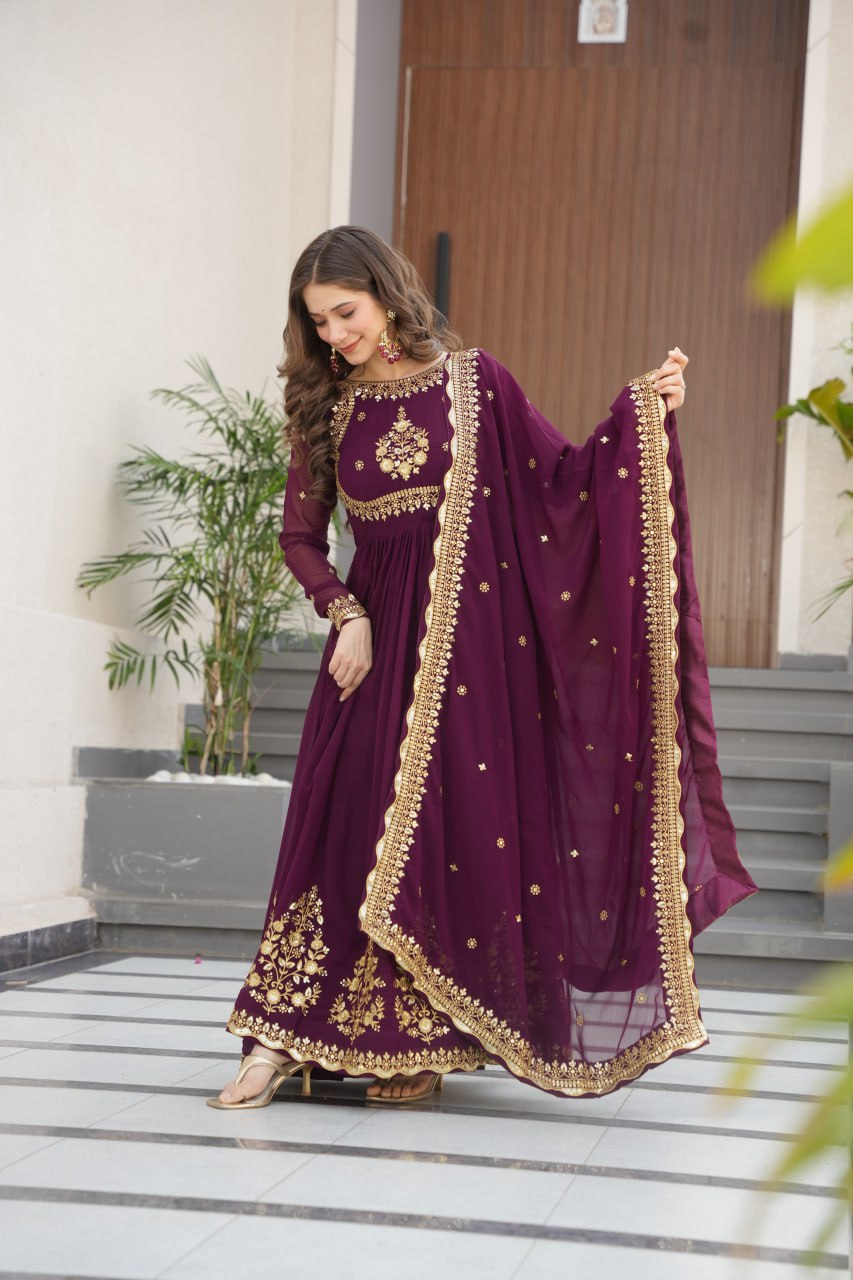 TRENDING WOMNE'S SPECIAL VIRAL DESIGNER SUMMER WEDDING GOWN