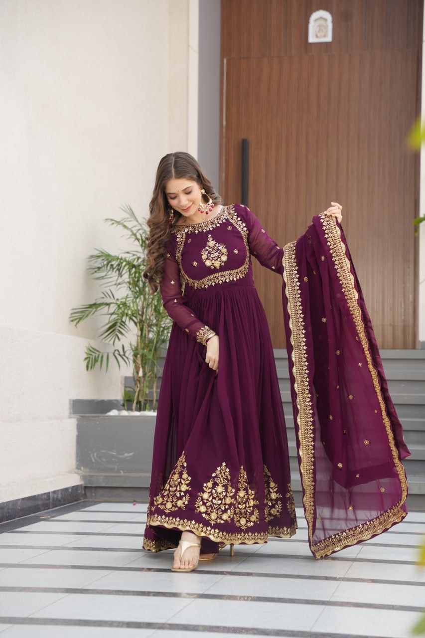 TRENDING WOMNE'S SPECIAL VIRAL DESIGNER SUMMER WEDDING GOWN