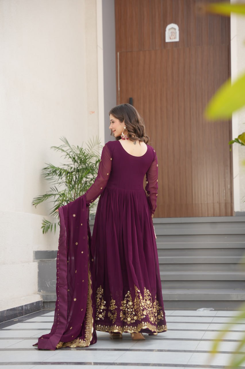 TRENDING WOMNE'S SPECIAL VIRAL DESIGNER SUMMER WEDDING GOWN
