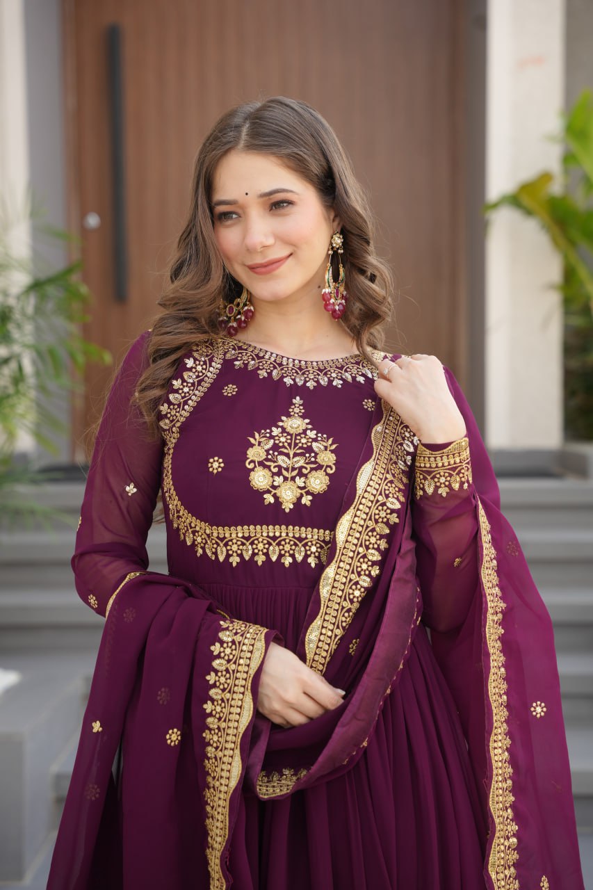 TRENDING WOMNE'S SPECIAL VIRAL DESIGNER SUMMER WEDDING GOWN