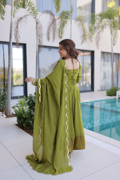 vBeautifull Mul Chanderi Fabric With Mirror Lace Work Kurti Pent