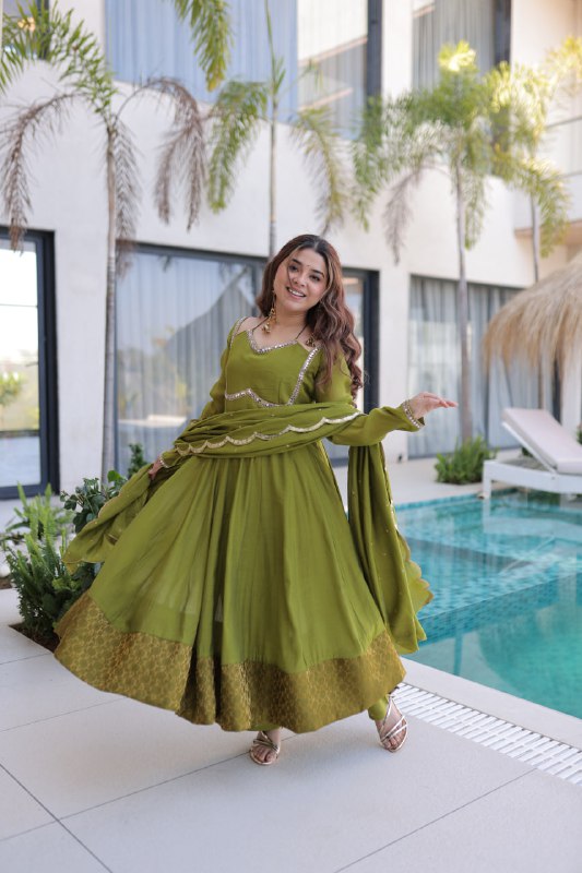 vBeautifull Mul Chanderi Fabric With Mirror Lace Work Kurti Pent