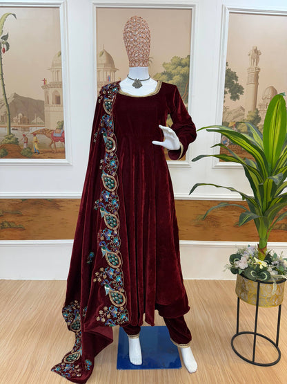 Luxurious 9000 Velvet Kurti Pant Set with Embroidered Dupatta
