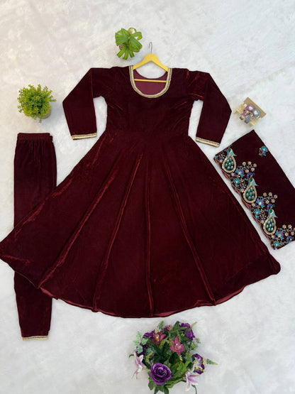 Luxurious 9000 Velvet Kurti Pant Set with Embroidered Dupatta