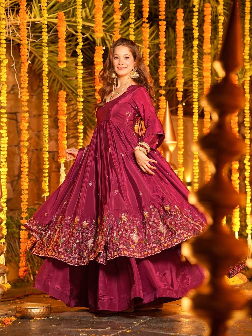 Natural Beautifull Crep Silk With Thread And Sequience Work Anarkali