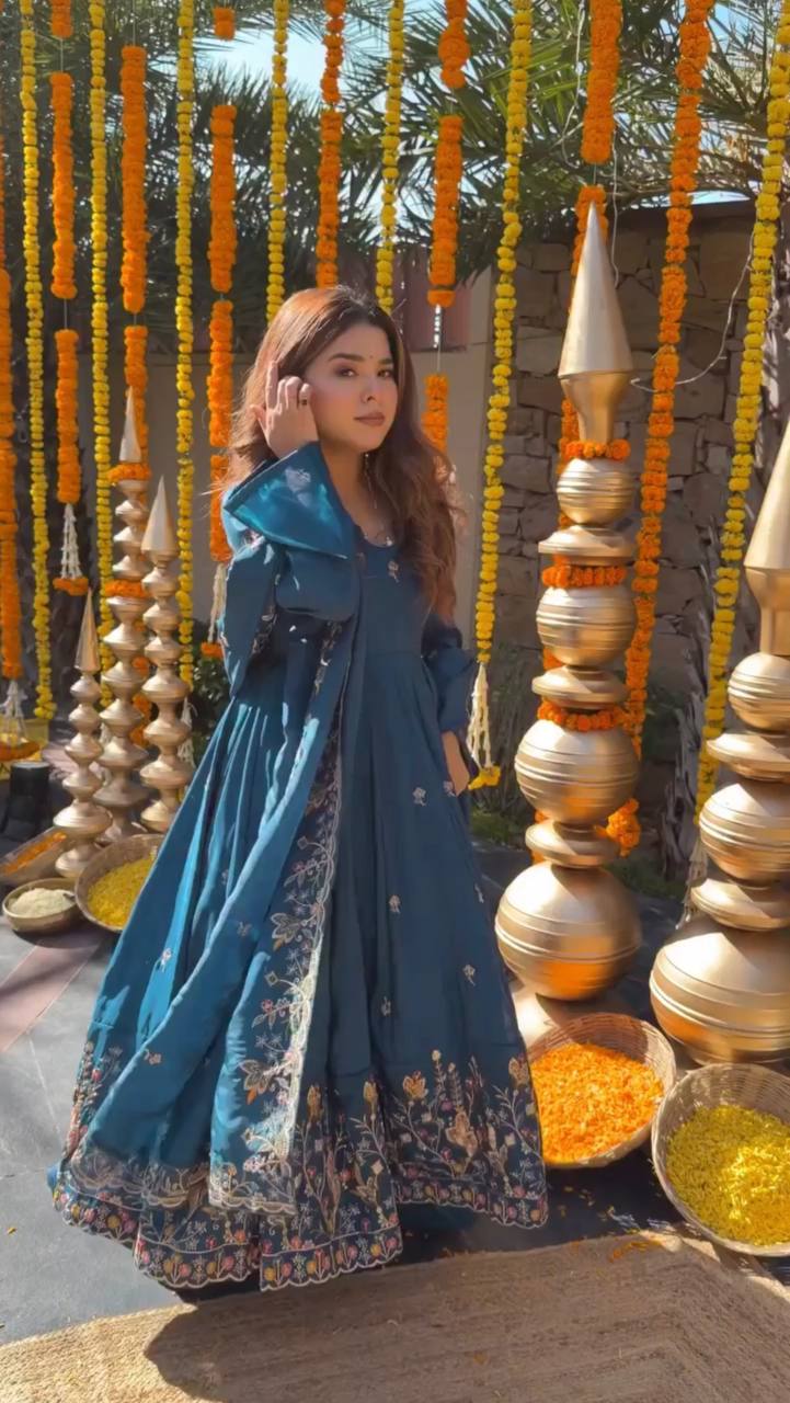 Natural Beautifull Crep Silk With Thread And Sequience Work Anarkali