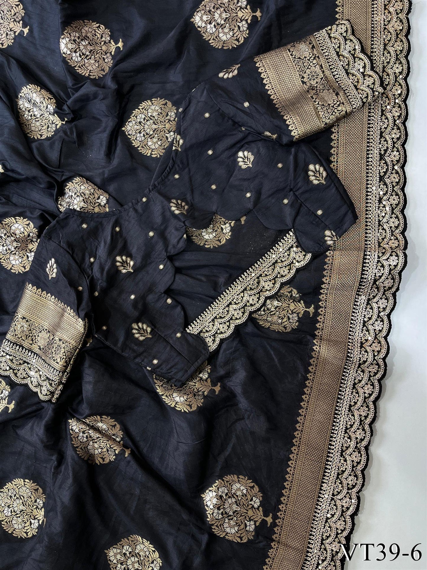 Pure Banarasi Fabric With Weaving Flower Work Saree