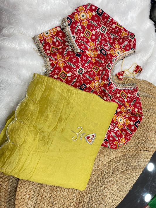 Beautifull Gold Crush With Hand Khatli Work Saree