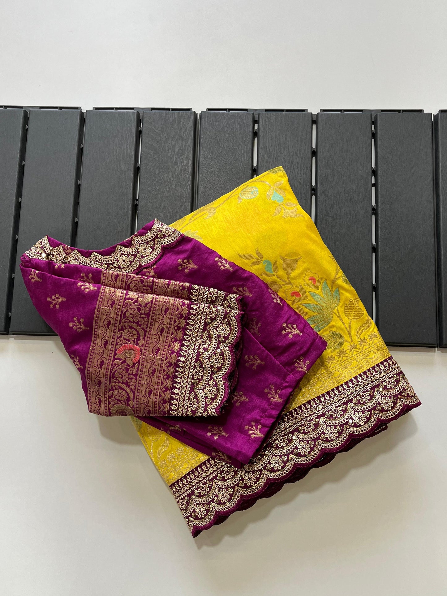 Beautifull Dolla Silk With Meenakari Zari Work Saree