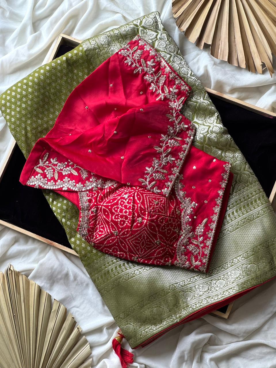 Designer Pure Banarasi Saree With Weaving Motifs & Contrast piping saree