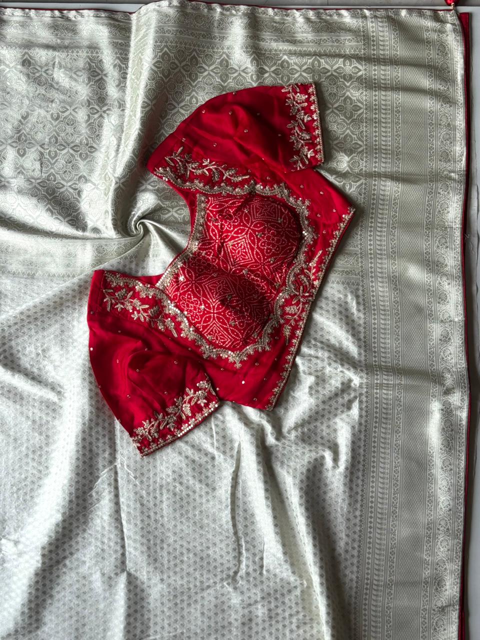 Designer Pure Banarasi Saree With Weaving Motifs & Contrast piping saree