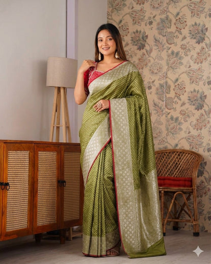 Designer Pure Banarasi Saree With Weaving Motifs & Contrast piping saree