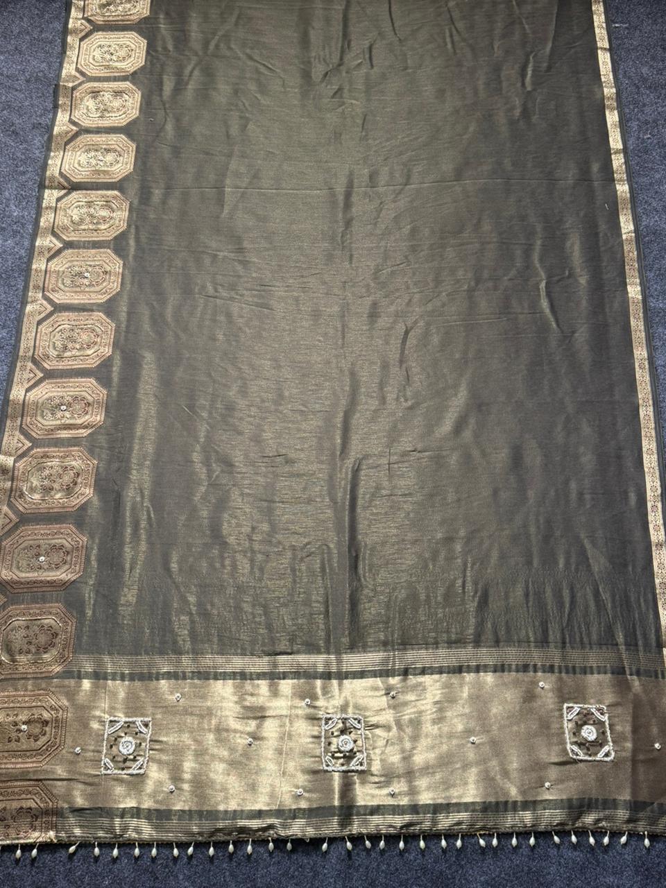 Beautifull Simmer Tissue Fabric Saree
