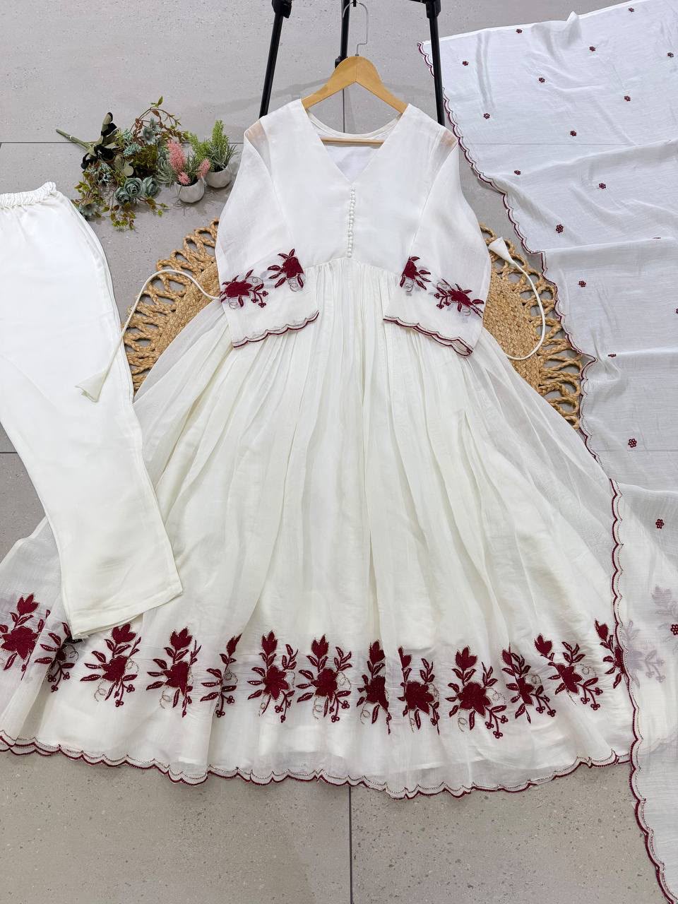 Beautifull Mul Chanderi With Sequience Pipe Work Top Pent