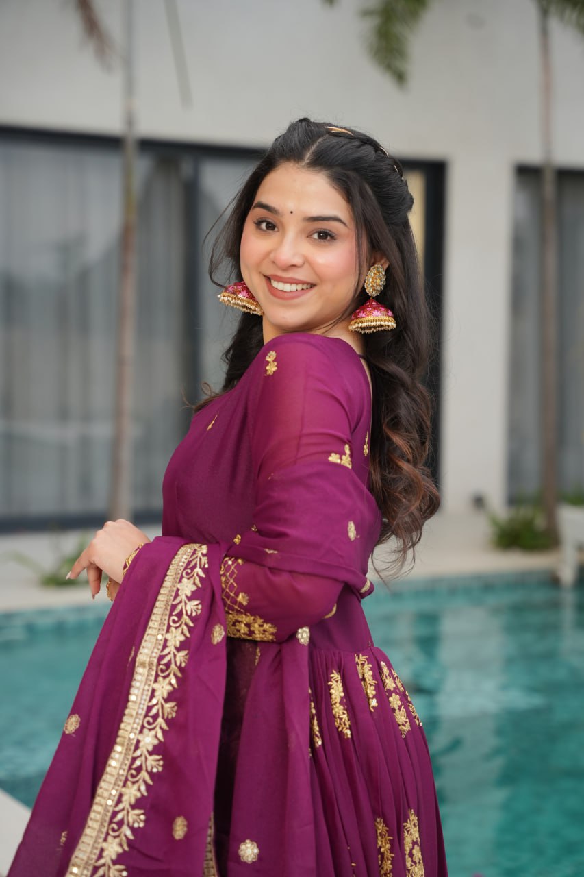 Star Georgette Full Sleeves Zari Embroidery Work Gown