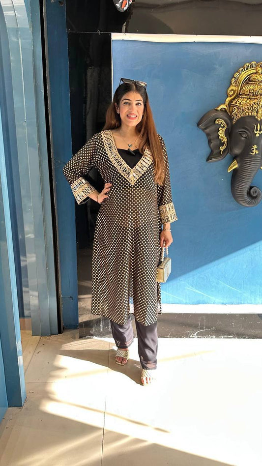 Beautifull Georgette Fabric With Embroidery Real Mirror Work Kurti