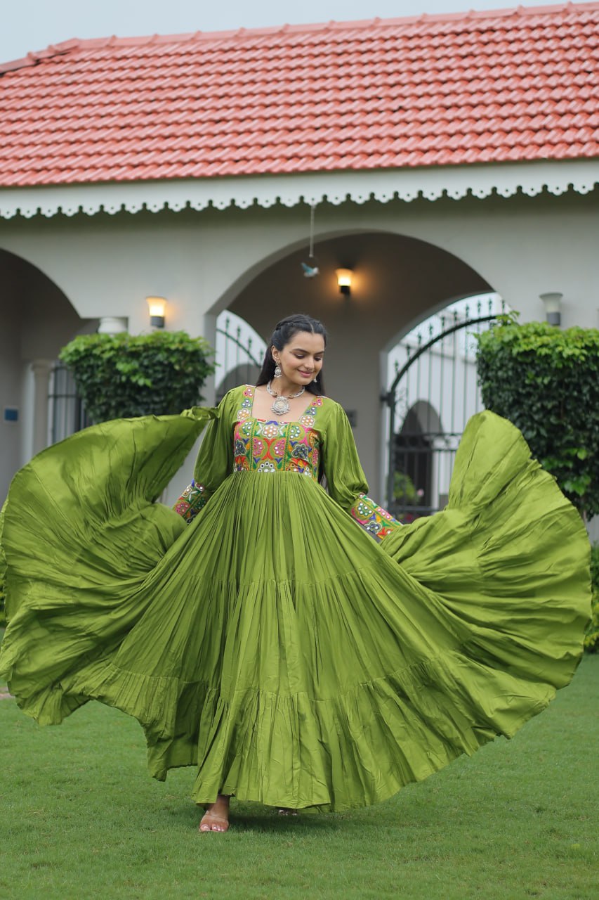 2025 NAVARATRI GOWN KUTCHI GAMTHI WORK WITH 12 METER FLAIR GOWN