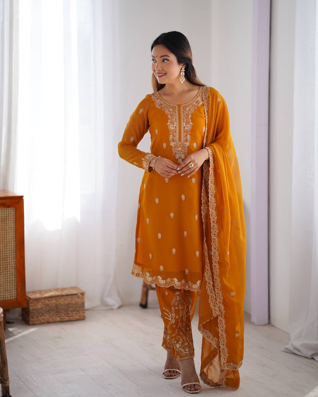 Faux Georgette Thred work Front and Back Both size work Kurti